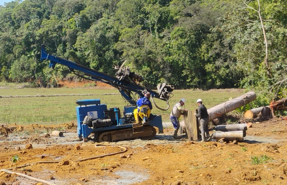 Equipe e equipamento da PS em operação de campo